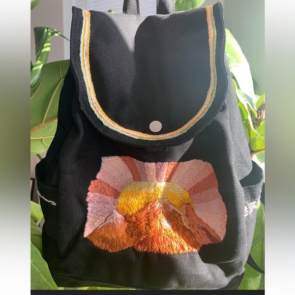 BAGGU - Black Canvas sunset backpack with hand embroidery - Picture 4 of 5